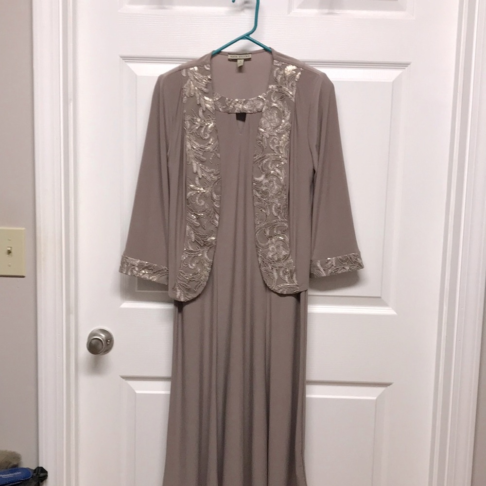 Beautiful, Maya Brooke, 3/4 sleeve sequin embellished Jacket Dress, size 8.